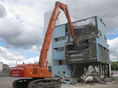 Afbraak van metalen en betonnen constructies